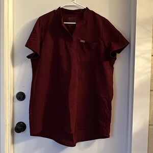 Figs Technical Collection Labor & Delivery Maternity Scrub Top large burgundy